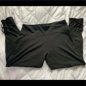 3/$16 Victoria’s Secret Sport Black Crop Leggings